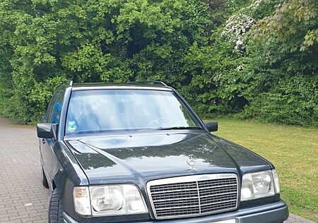 Mercedes-Benz 220