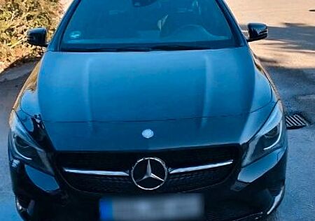 Mercedes-Benz CLA 200 -