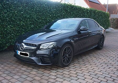 Mercedes-Benz E 63 AMG E63 AMG Mercedes 4MATIC+ Burm, Pano, JungeSterne