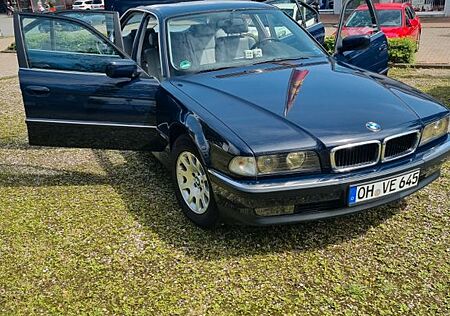 BMW 740i V8