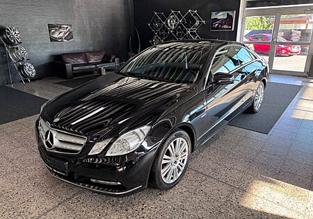 Mercedes-Benz E 200 CGI*PANORAMA*COMAND*XENON*PTS*H&K*LEDER*