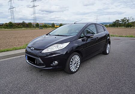 Ford Fiesta 1,4 Titanium SHZ/8-Fach Bereift/EPH V+H