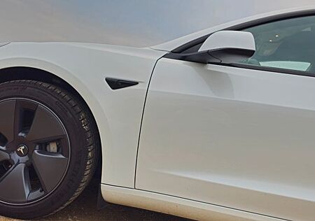 Tesla Model 3 Allradantrieb mit Dualmotor Long Ran...