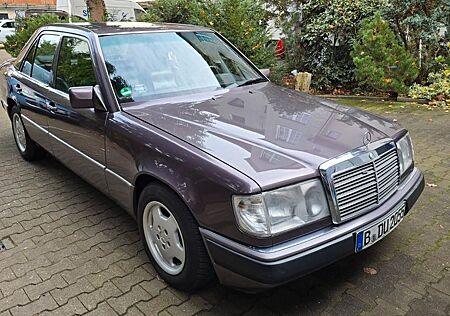 Mercedes-Benz E 260 Garage,Vollleder,Schiebedach,8Fach,Bornit