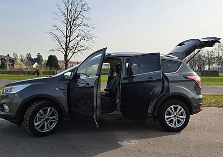Ford Kuga 1,5 TDCi 4x2 88kW COOL & CONNECT PowerS...