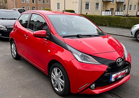 Toyota Aygo (X) Aygo (X) 1,0-l-VVT-i x-play touch x-play touch
