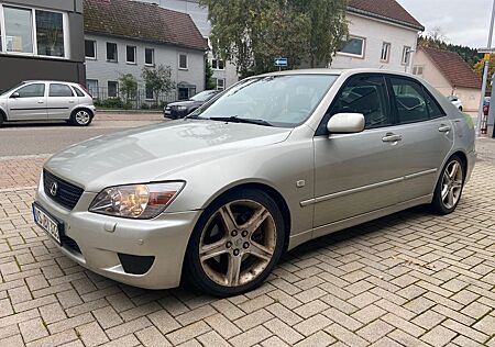 Lexus IS 200