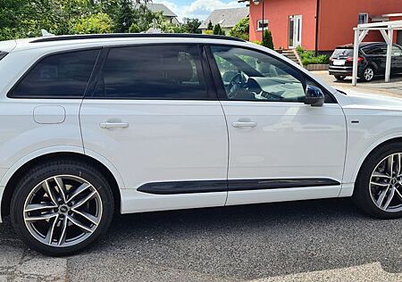 Audi Q7 3.0TDI S-Line*7-SITZER*LUFT*PANO*AHK*HUD*LED
