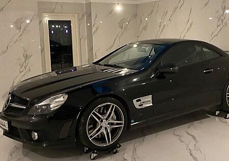Mercedes-Benz SL 63 AMG Deut-Fahrzeug.