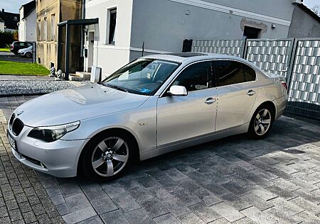 BMW 520i A -