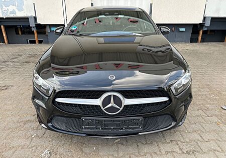 Mercedes-Benz A 180 A 180d