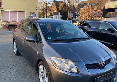 Toyota Auris 2.2 D-CAT D-CAT