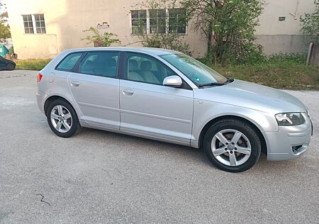 Audi A3 1.6 tiptronic Attraction Sportback Attraction