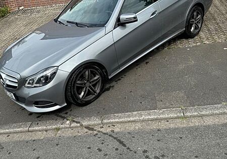 Mercedes-Benz E 220 BlueTEC BE Edition AVANTG. Autom. Edit...