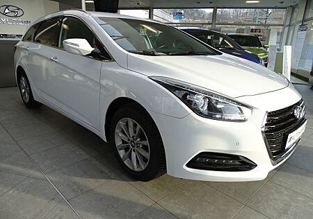 Hyundai i40 1.6 blue MT Space Alu SHZ LHZ Navi Kamera