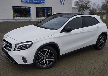 Mercedes-Benz GLA 180 *Panorama*LED Scheinwer*KeylesGo*R-Kamera