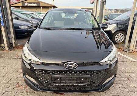 Hyundai i20 Aus 1 Hand Scheckheft Gepflegt*Tempomat*PDC*