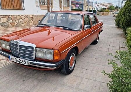 Mercedes-Benz 300 D