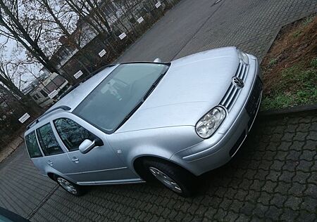 VW Golf Volkswagen 2.0 Variant Highline, SHZ, Benziner