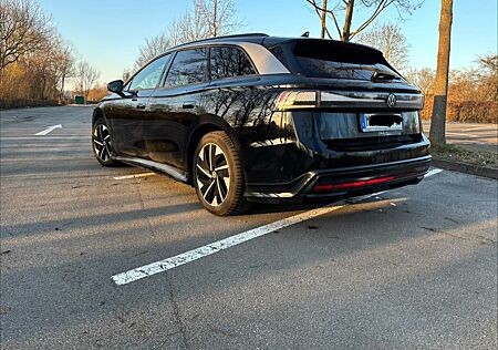 VW ID.7 Volkswagen Pro 77 kWh Tourer, AHK, Massage, Gar., WR