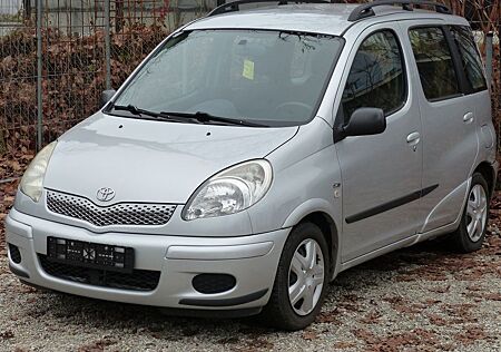 Toyota Verso Yaris / 1.4 D-4D Sol / Klima / Servo