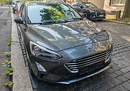 Ford Focus Turnier Titanium LED*KAMERA*TEMP*SITZH*uvm