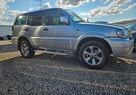 Nissan Terrano 3,0 Di Outdoor 7 Sitze 1.Hand Scheckheft