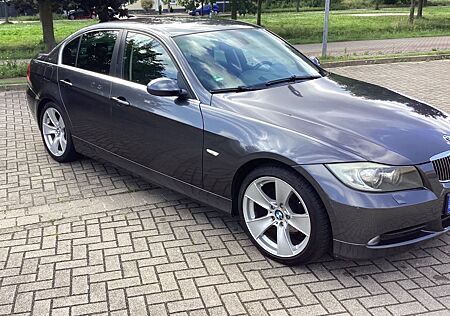 BMW 325xi -