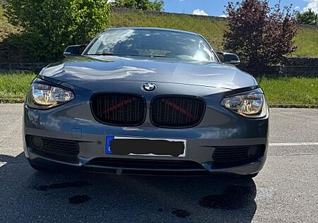 BMW 114i - in edlem grau metallic
