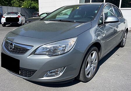 Opel Astra J Lim. 5-trg. Design Edition