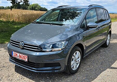 VW Touran Volkswagen Comfortline DSG Navi CarPlay Massage