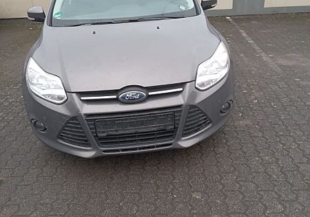 Ford Focus 1,0 EcoB.Champions Edit. Turnier. AHK