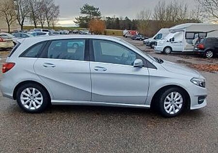 Mercedes-Benz B 180 -