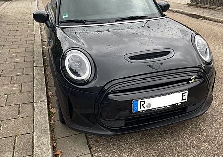 Mini Cooper SE Essential Trim Black Edition