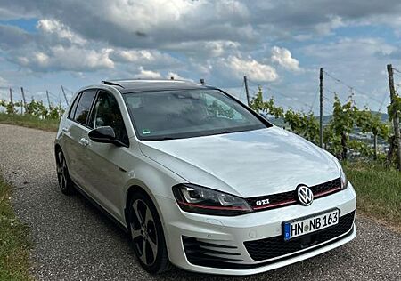 VW Golf Volkswagen GTI 2.0 TSI BMT