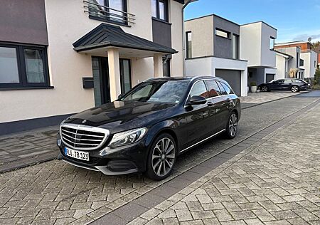 Mercedes-Benz C 180 T EXCLUSIVE Pano LED 19Zoll Navi FAHRASSI+
