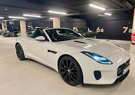 Jaguar F-Type L P300 - 20" black/ Navi/Leder/Klappenaus