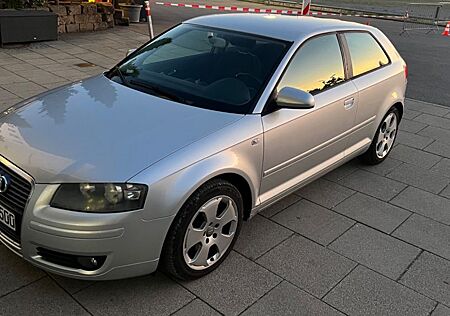 Audi A3 2.0 TDI 140PS*Service Neu*AHK*17Zoll S-Line