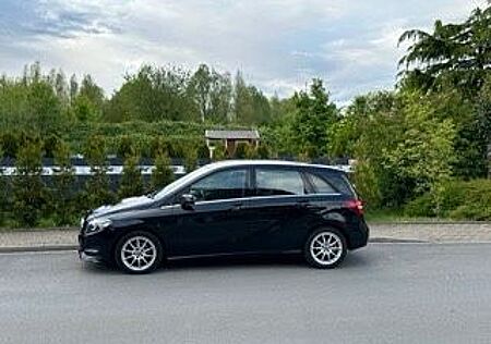 Mercedes-Benz B 180 - 2017