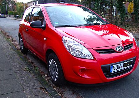 Hyundai i20 1.2 TÜV neu!!! viele Neuteile.