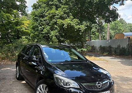 Opel Astra !! Sports Tourer 1.4 ecoFLEX Sehr gepflegt!