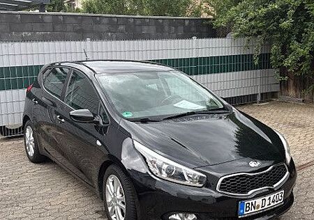 Kia Cee'd / Ceed 1.4 CVVT Attract Attract