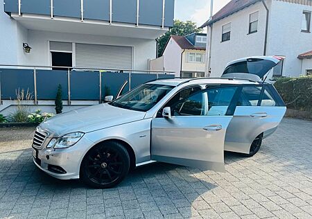 Mercedes-Benz E 220 CDI T BlueEFFICIENCY -