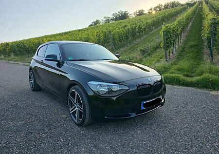 BMW 116i Automatik / Scheckheft / TÜV 06/2027