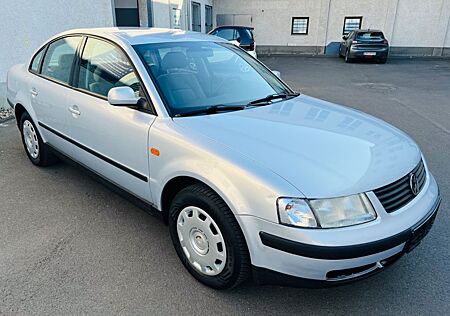 VW Passat Volkswagen 1.6 "Tüv/Service/ZahnriemenNeu"62-Tkm"