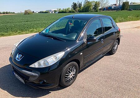 Peugeot 206 + 1.4/TÜV NEU/50.000Km/2. Hand/8-fach bereift