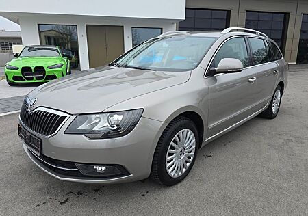 Skoda Superb Combi Elegance 4x4*Klimaaut*4xSHZ*AHK*Xen