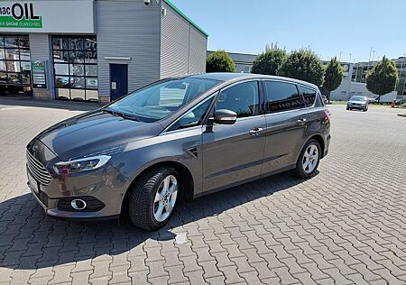Ford S-Max 2,0 TDCi 132kW Titanium PowerShift Tit...