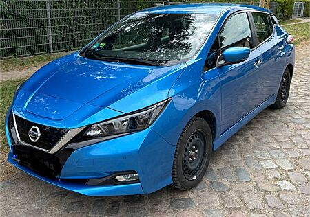 Nissan Leaf 150 PS 39KWH Acenta, Garagenfahrzeug, 10tkm