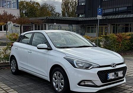 Hyundai i20 1.2 Scheckheft, Motor überholt, TÜV Neu
